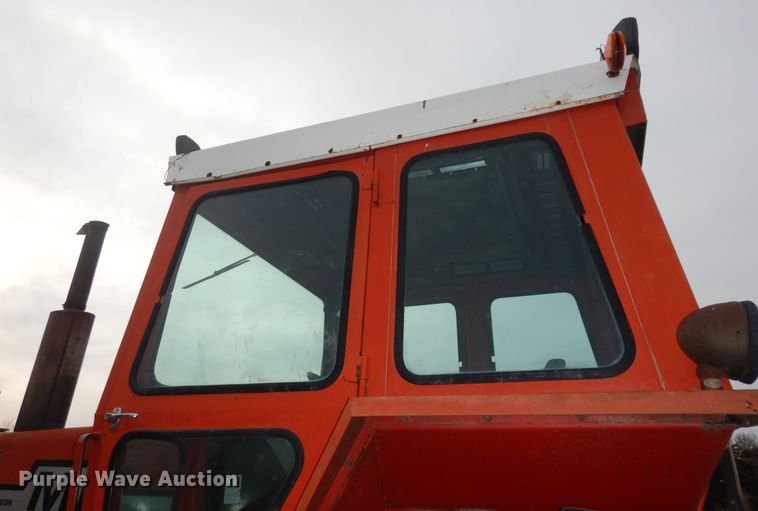 image for item JR9052 1977 Massey Ferguson 1105  tractor