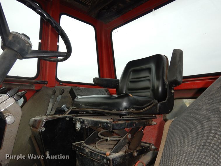 image for item JR9052 1977 Massey Ferguson 1105  tractor