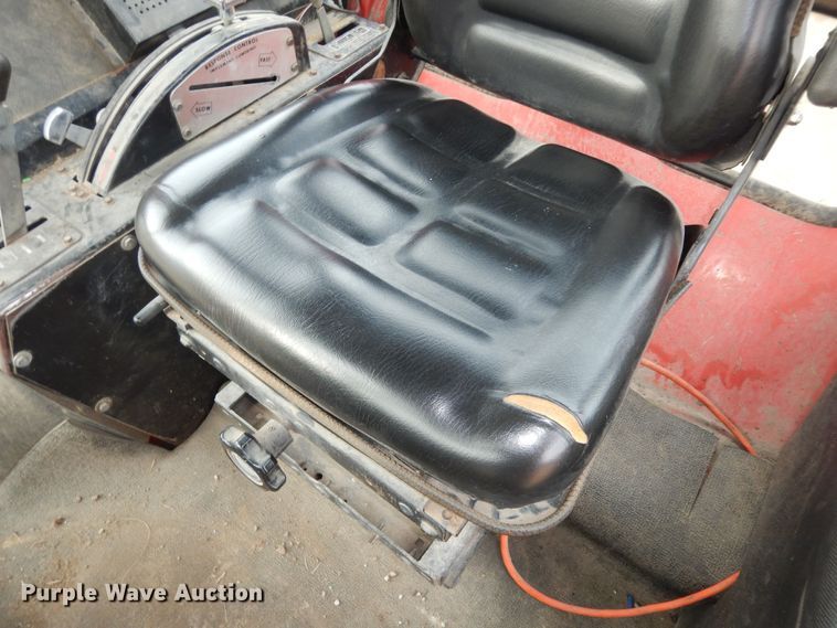 image for item JR9052 1977 Massey Ferguson 1105  tractor