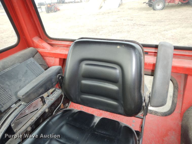 image for item JR9052 1977 Massey Ferguson 1105  tractor