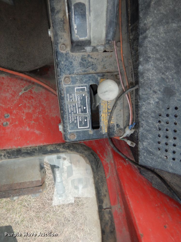 image for item JR9052 1977 Massey Ferguson 1105  tractor