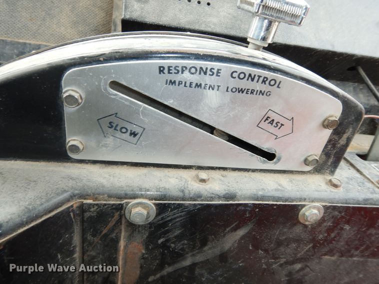 image for item JR9052 1977 Massey Ferguson 1105  tractor