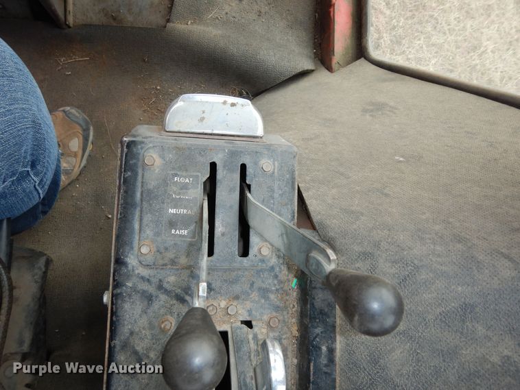 image for item JR9052 1977 Massey Ferguson 1105  tractor