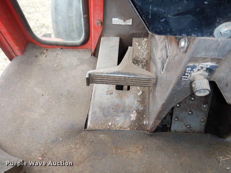 image for item JR9052 1977 Massey Ferguson 1105  tractor