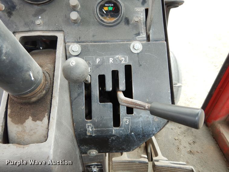 image for item JR9052 1977 Massey Ferguson 1105  tractor