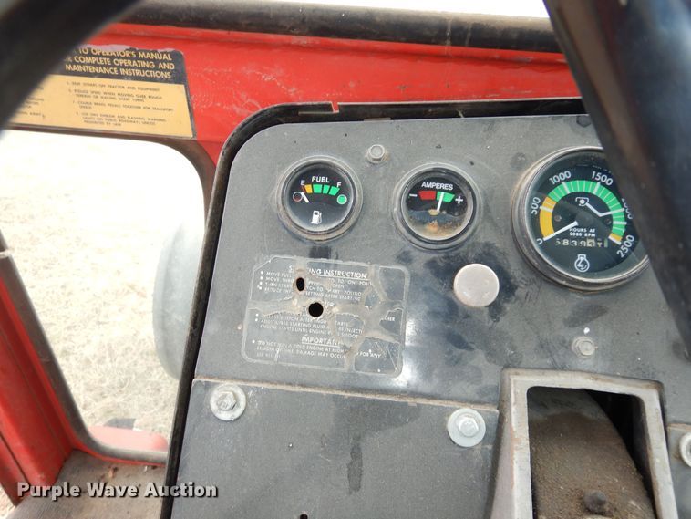 image for item JR9052 1977 Massey Ferguson 1105  tractor