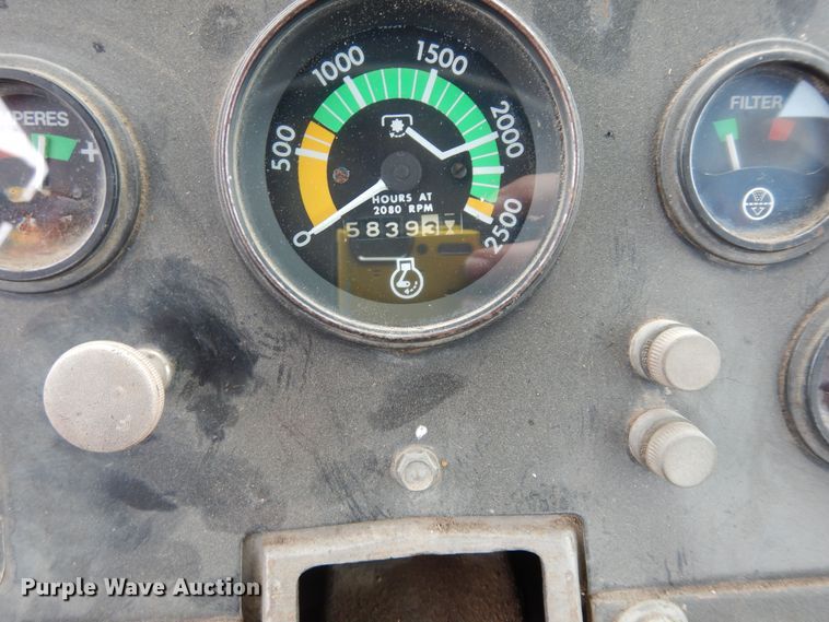 image for item JR9052 1977 Massey Ferguson 1105  tractor