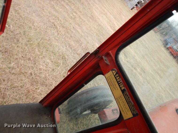 image for item JR9052 1977 Massey Ferguson 1105  tractor