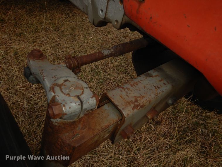 image for item JR9052 1977 Massey Ferguson 1105  tractor