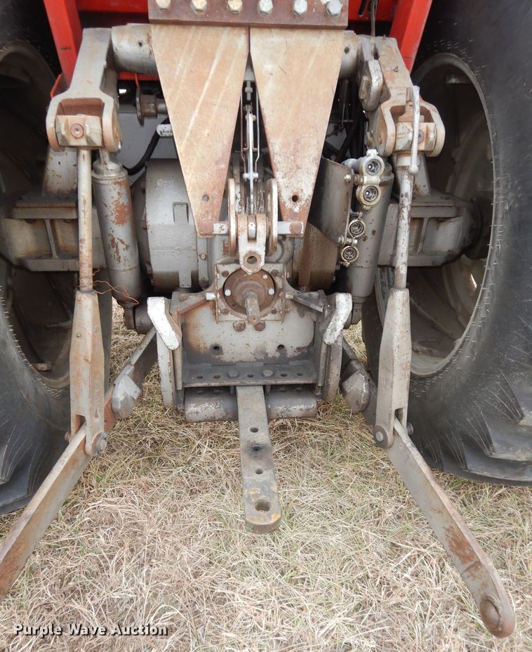 image for item JR9052 1977 Massey Ferguson 1105  tractor