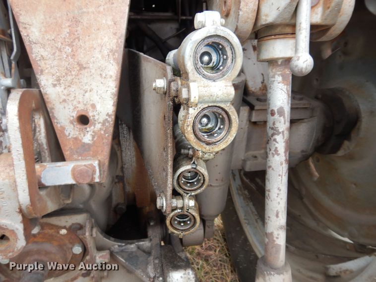 image for item JR9052 1977 Massey Ferguson 1105  tractor