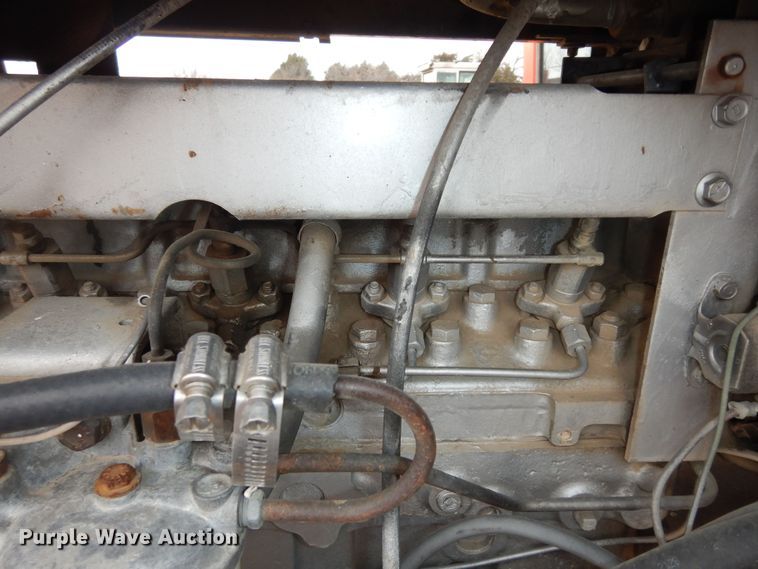 image for item JR9052 1977 Massey Ferguson 1105  tractor