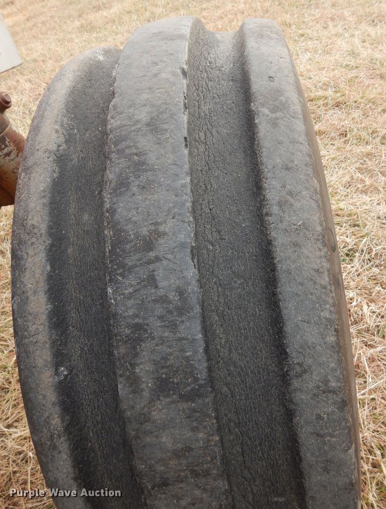 image for item JR9052 1977 Massey Ferguson 1105  tractor