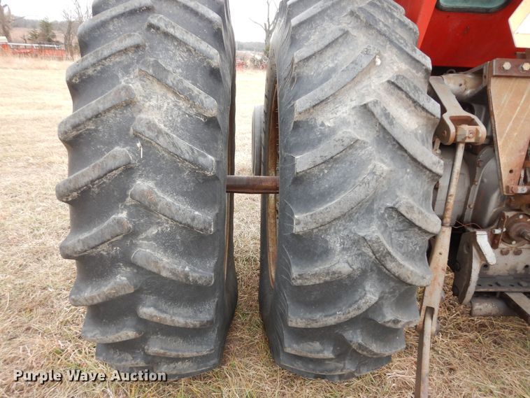 image for item JR9052 1977 Massey Ferguson 1105  tractor