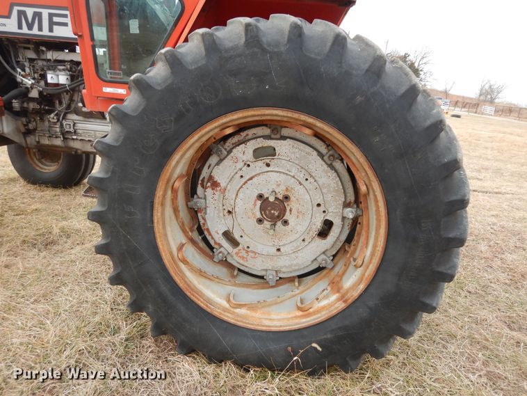 image for item JR9052 1977 Massey Ferguson 1105  tractor