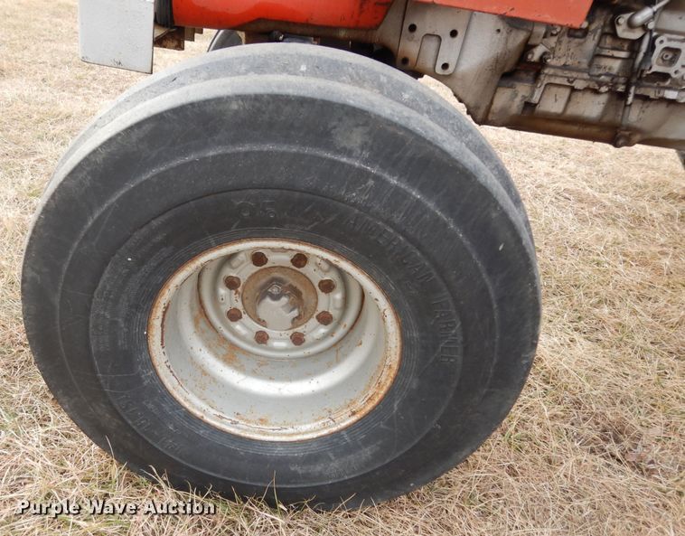 image for item JR9052 1977 Massey Ferguson 1105  tractor