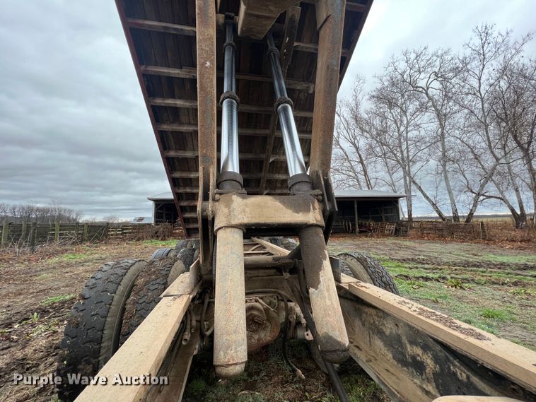 image for item JU9734 Grain trailer