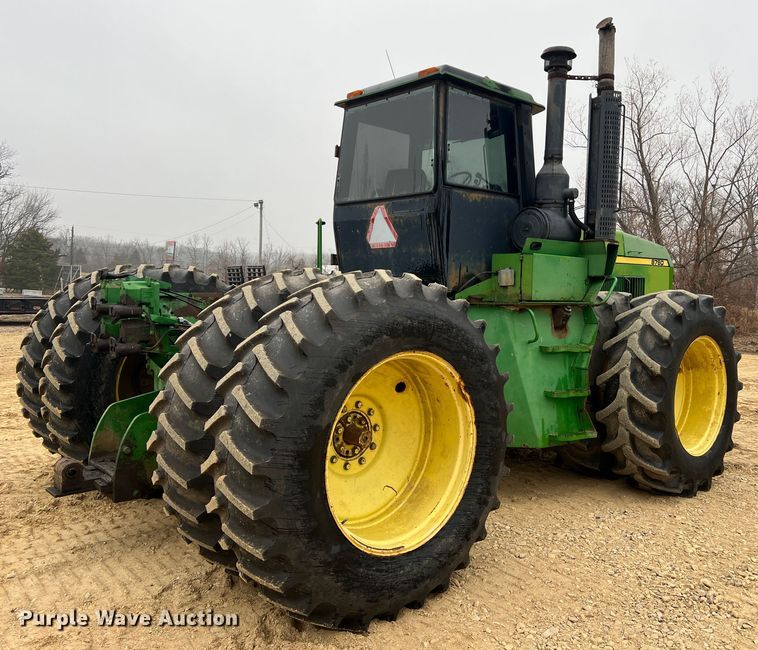 image for item JU9749 1990 John Deere 8760  4WD tractor