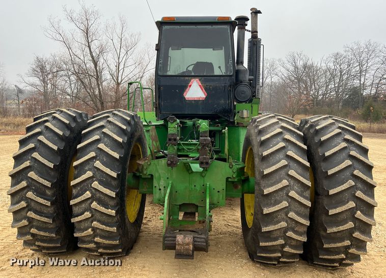 image for item JU9749 1990 John Deere 8760  4WD tractor