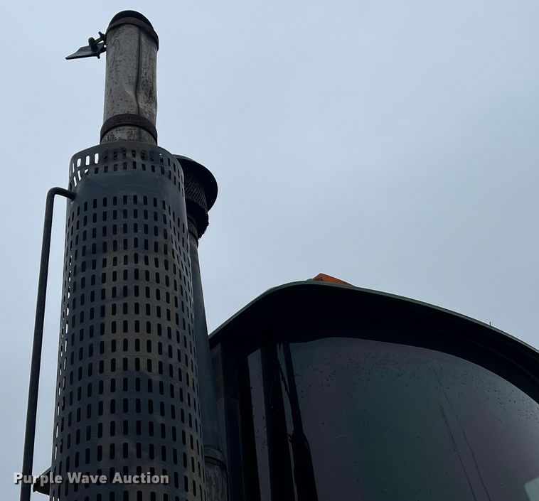 image for item JU9749 1990 John Deere 8760  4WD tractor