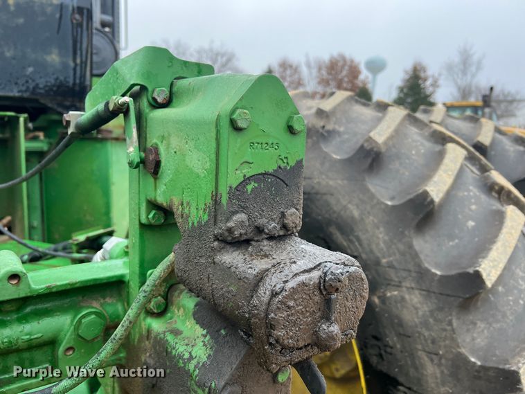 image for item JU9749 1990 John Deere 8760  4WD tractor