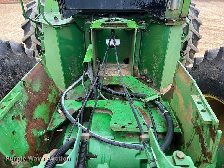 image for item JU9749 1990 John Deere 8760  4WD tractor