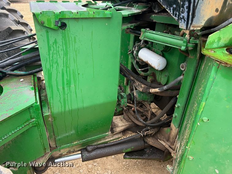 image for item JU9749 1990 John Deere 8760  4WD tractor