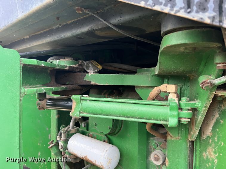 image for item JU9749 1990 John Deere 8760  4WD tractor