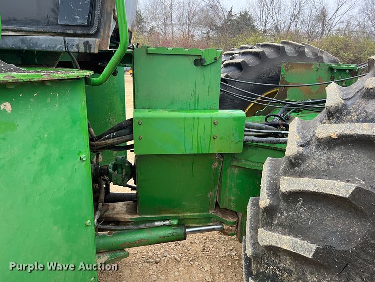 image for item JU9749 1990 John Deere 8760  4WD tractor