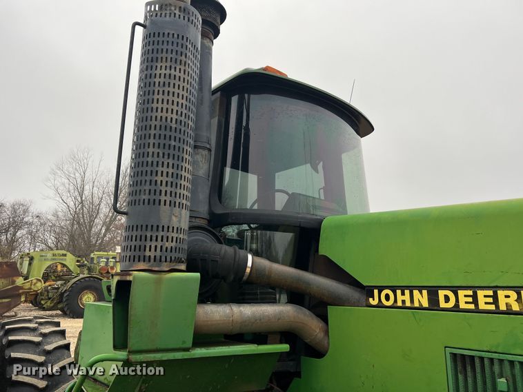 image for item JU9749 1990 John Deere 8760  4WD tractor