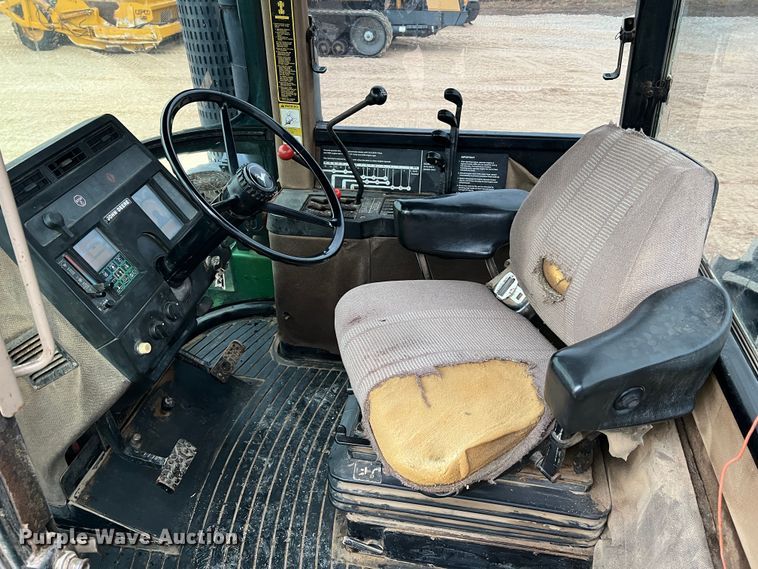 image for item JU9749 1990 John Deere 8760  4WD tractor