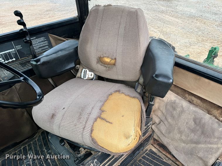 image for item JU9749 1990 John Deere 8760  4WD tractor