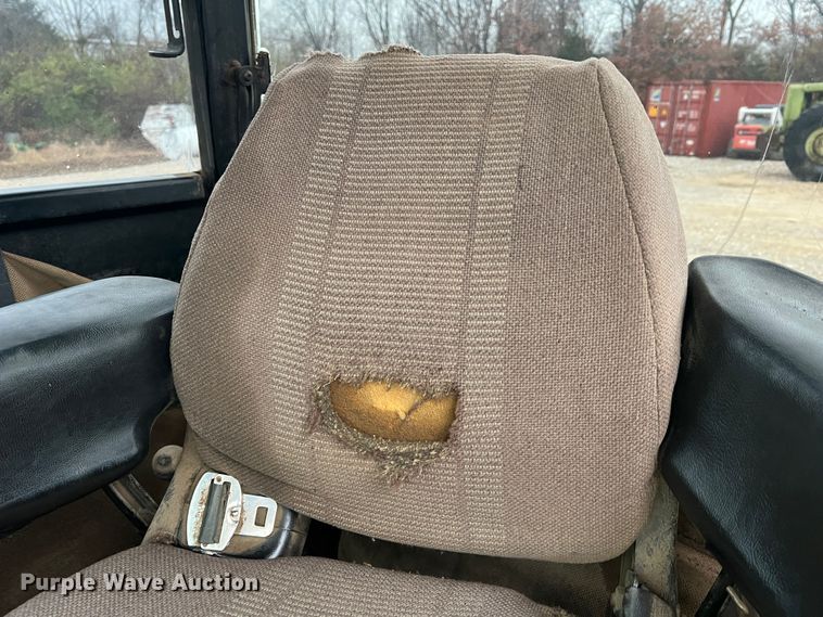 image for item JU9749 1990 John Deere 8760  4WD tractor