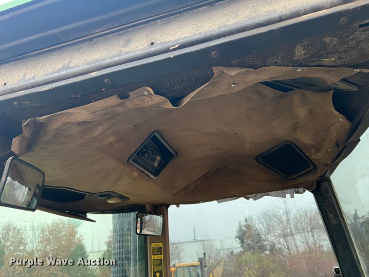 image for item JU9749 1990 John Deere 8760  4WD tractor