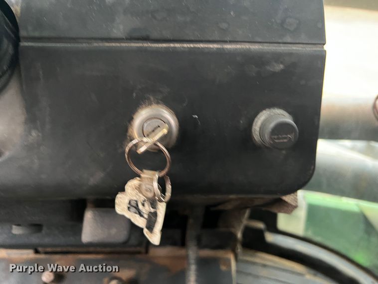 image for item JU9749 1990 John Deere 8760  4WD tractor