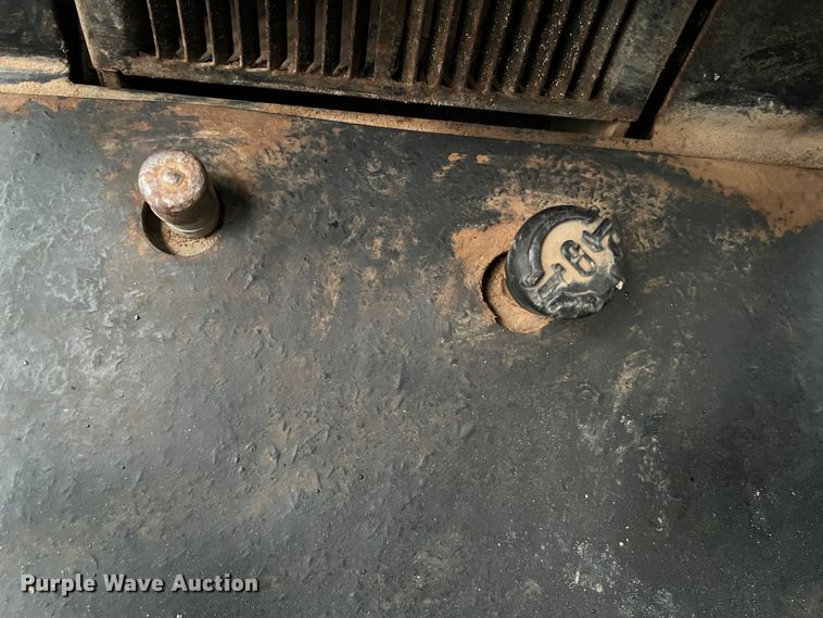 image for item JU9749 1990 John Deere 8760  4WD tractor