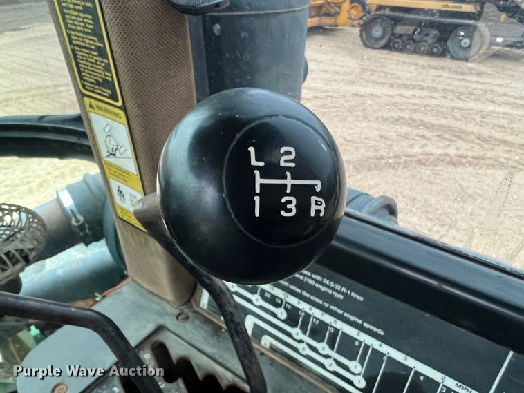 image for item JU9749 1990 John Deere 8760  4WD tractor