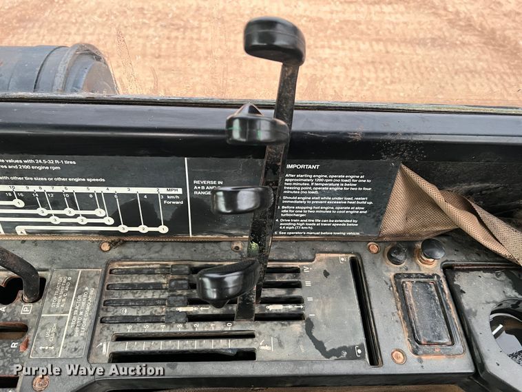 image for item JU9749 1990 John Deere 8760  4WD tractor