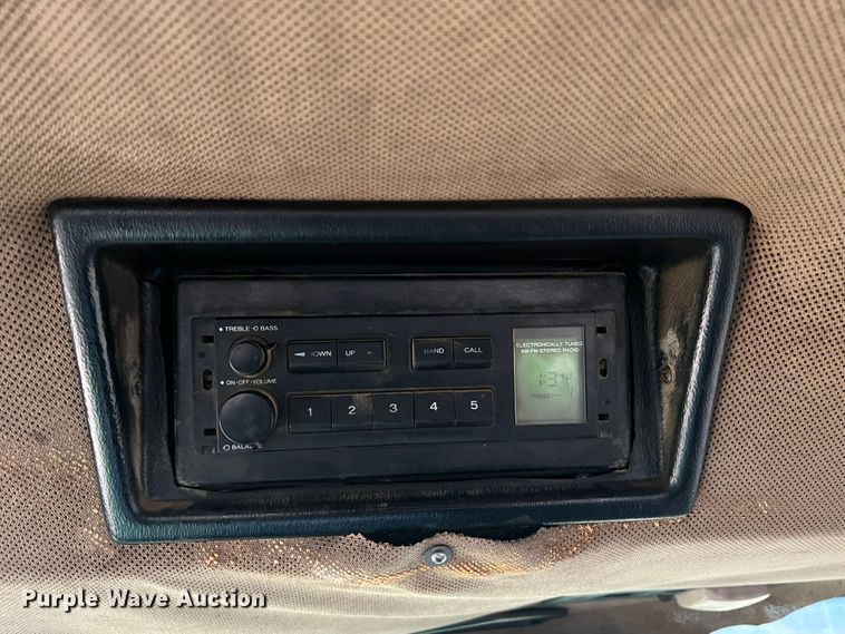 image for item JU9749 1990 John Deere 8760  4WD tractor