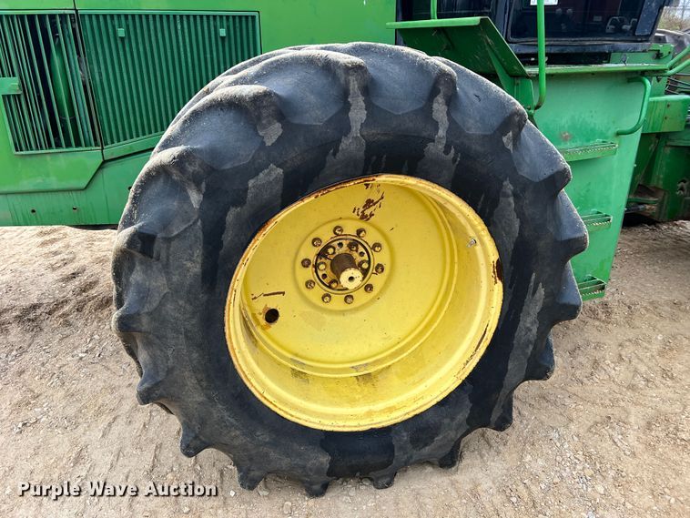 image for item JU9749 1990 John Deere 8760  4WD tractor