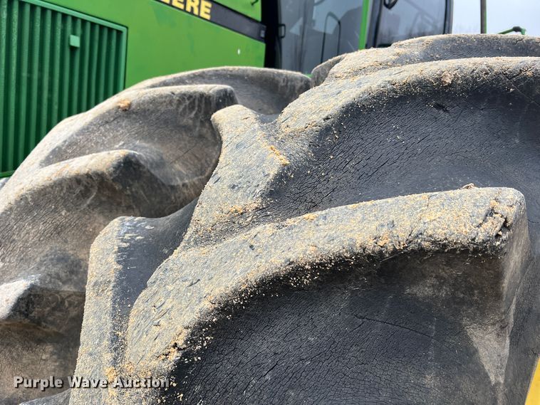 image for item JU9749 1990 John Deere 8760  4WD tractor