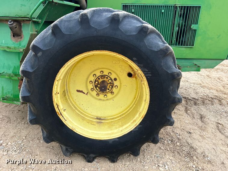 image for item JU9749 1990 John Deere 8760  4WD tractor