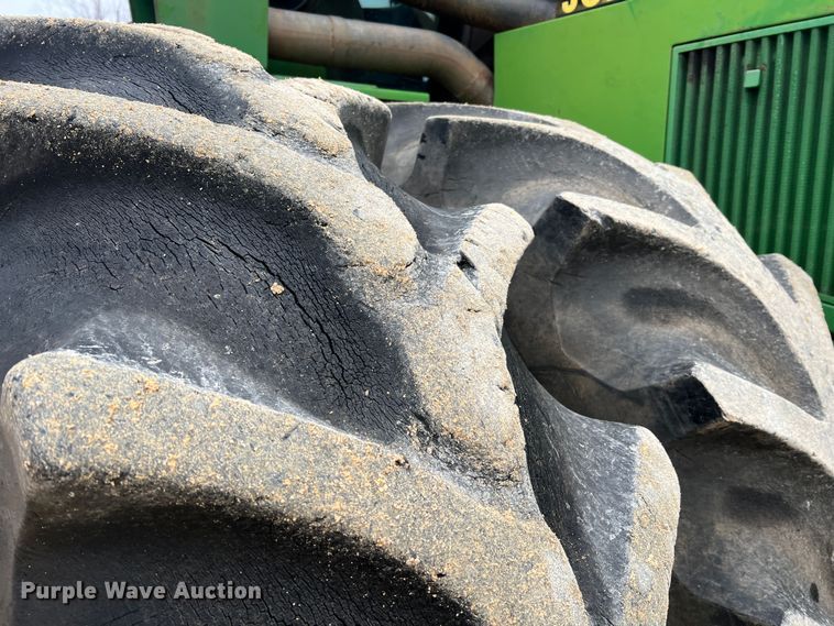 image for item JU9749 1990 John Deere 8760  4WD tractor