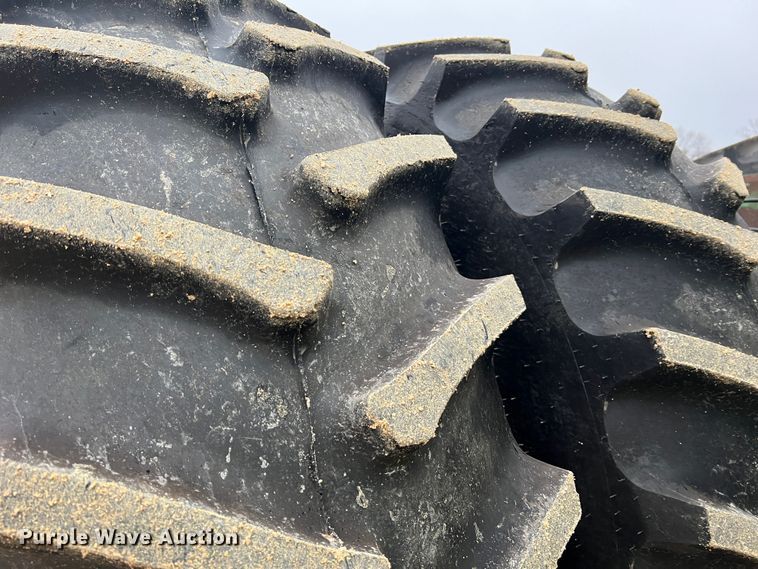 image for item JU9749 1990 John Deere 8760  4WD tractor