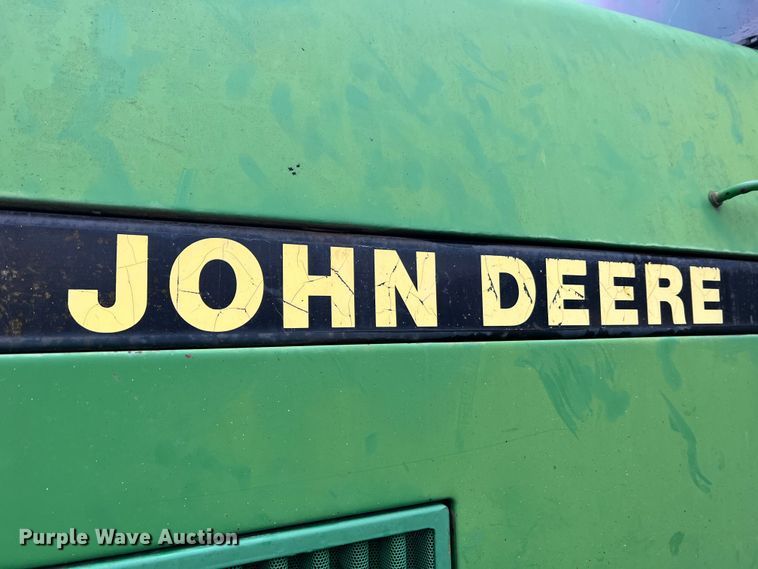 image for item JU9749 1990 John Deere 8760  4WD tractor