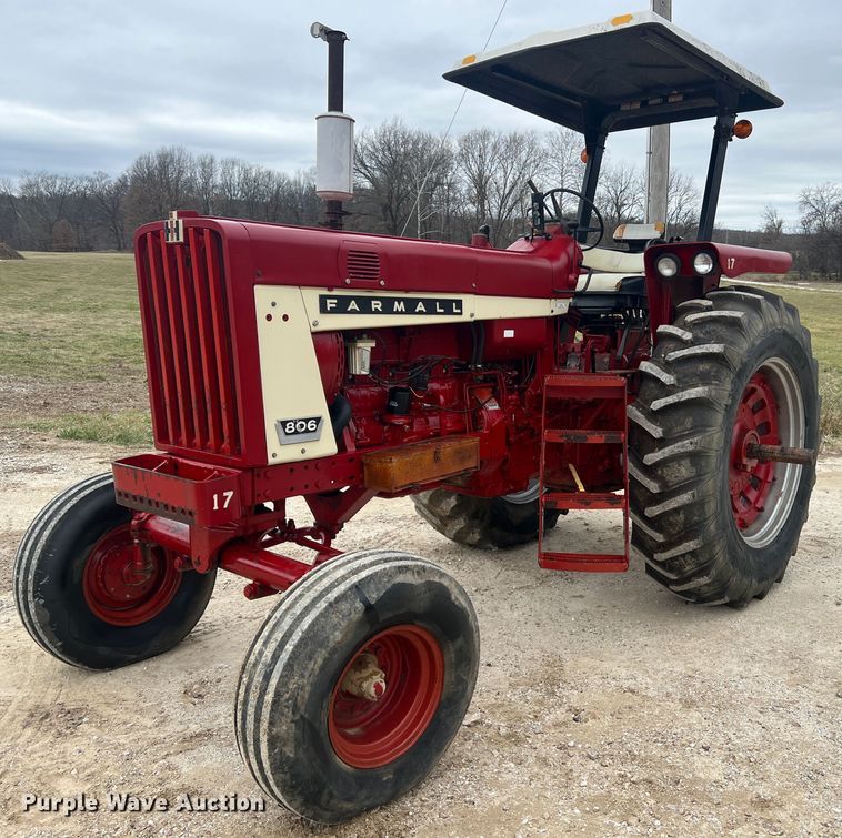 image for item JU9759 1966 Farmall 806  tractor