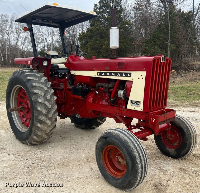 image for item JU9759 1966 Farmall 806  tractor