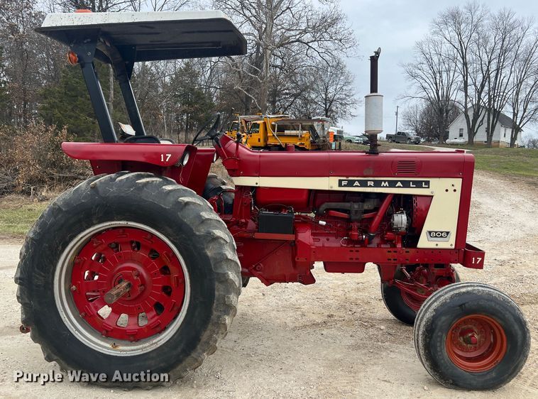 image for item JU9759 1966 Farmall 806  tractor