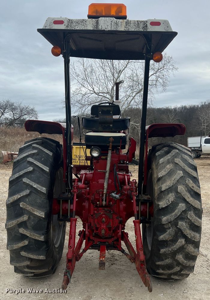 image for item JU9759 1966 Farmall 806  tractor