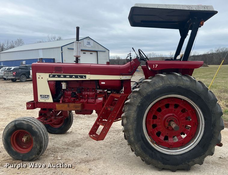 image for item JU9759 1966 Farmall 806  tractor